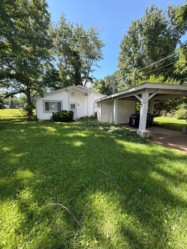 Building Photo - 602 Ledyard Dr