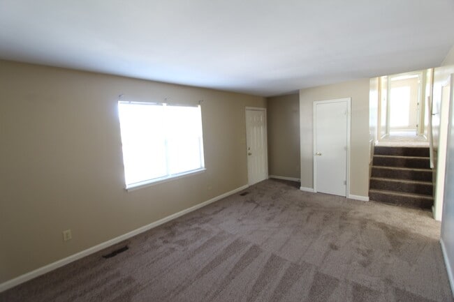 Photo - 3 Bedroom 2 Full Bath + Large Den - Pictur...