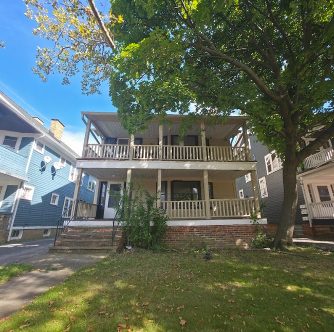 Building Photo - 1619 Hillcrest Rd Unit 1
