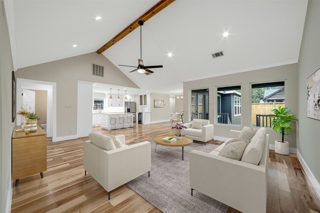 Photo - 403 Moody St