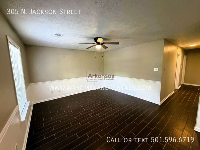 Photo - 305 N Jackson St