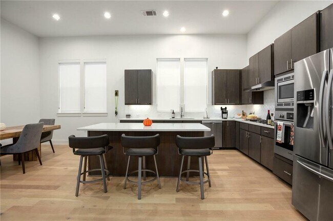 Photo - 6201 Seville Dr