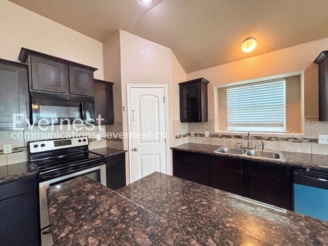 Photo - 501 W Vega Ln