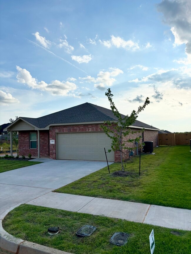 Building Photo - 2013 Paper Birch Pl Rental