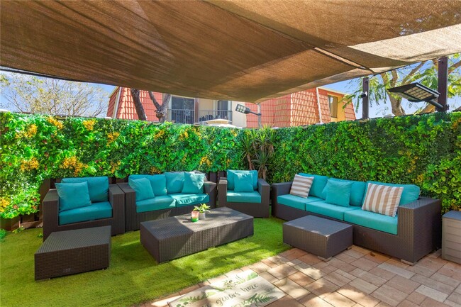 Photo - 22940 Oxford Pl