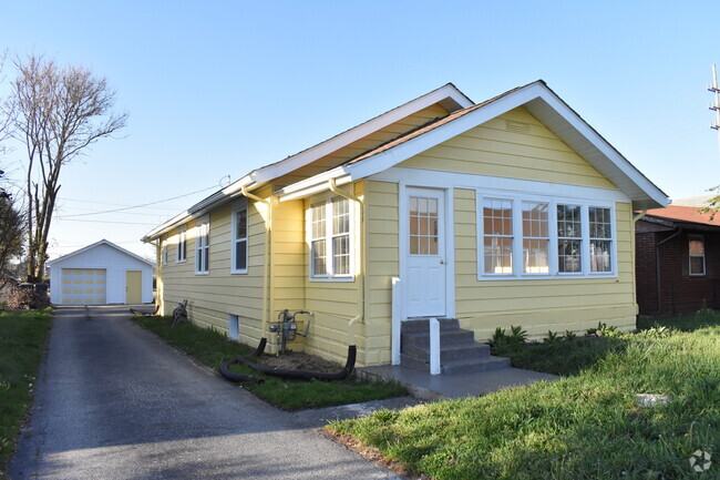 Building Photo - 416 E 31st St Rental