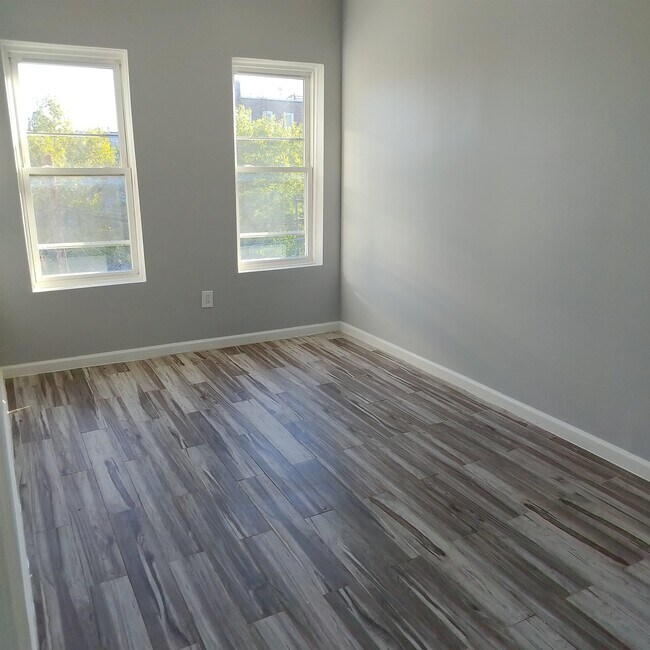 Photo - 644 Newark Ave Unidad 4