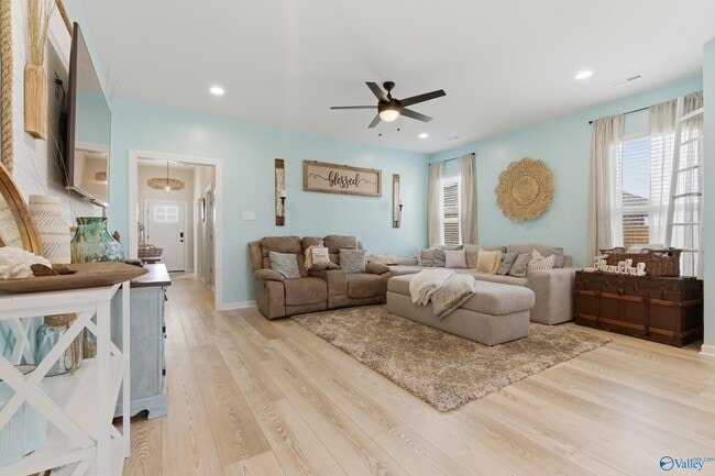 Photo - 221 Willie Sanders Dr