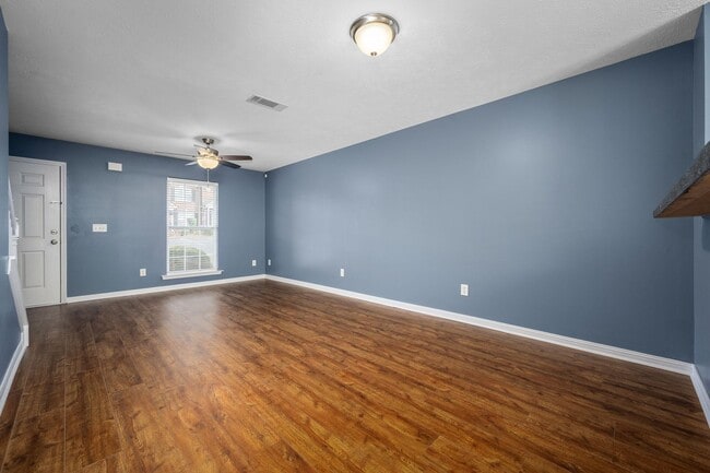 Photo - 213 Stewarts Landing Cir