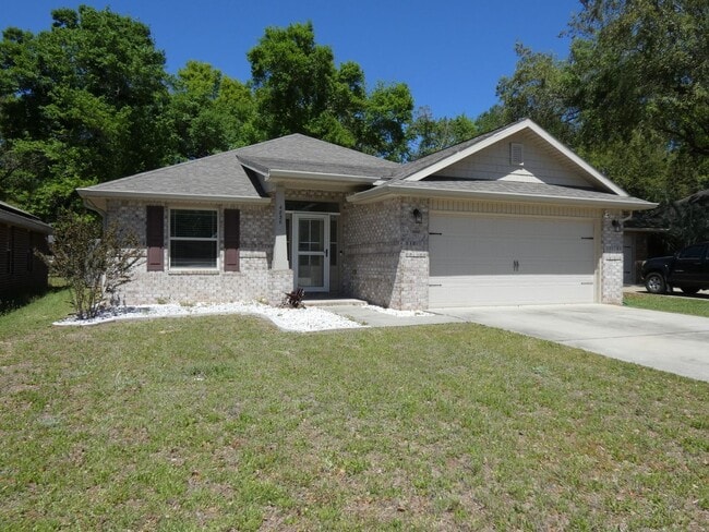 Building Photo - Spacious 3-Bedroom Home - Great Location