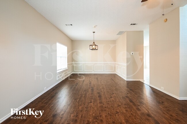 Photo - 2210 Meadowstone Dr
