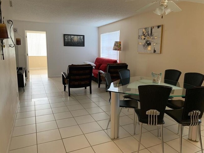 Building Photo - 2900 SW 22nd Ave Rental