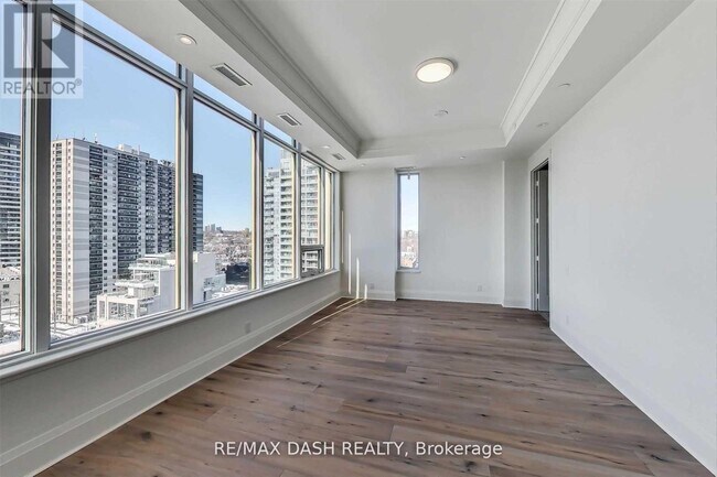 Photo - 151 Avenue Rd Unit 1001