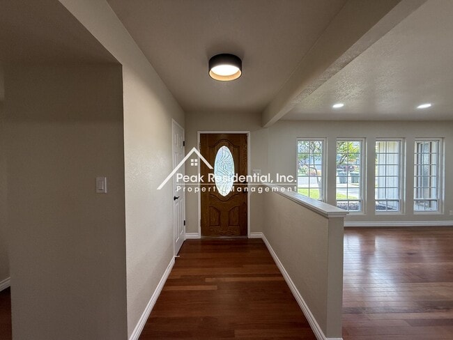 Photo - Spacious 3bd/2ba Carmichael Home With Sun Room