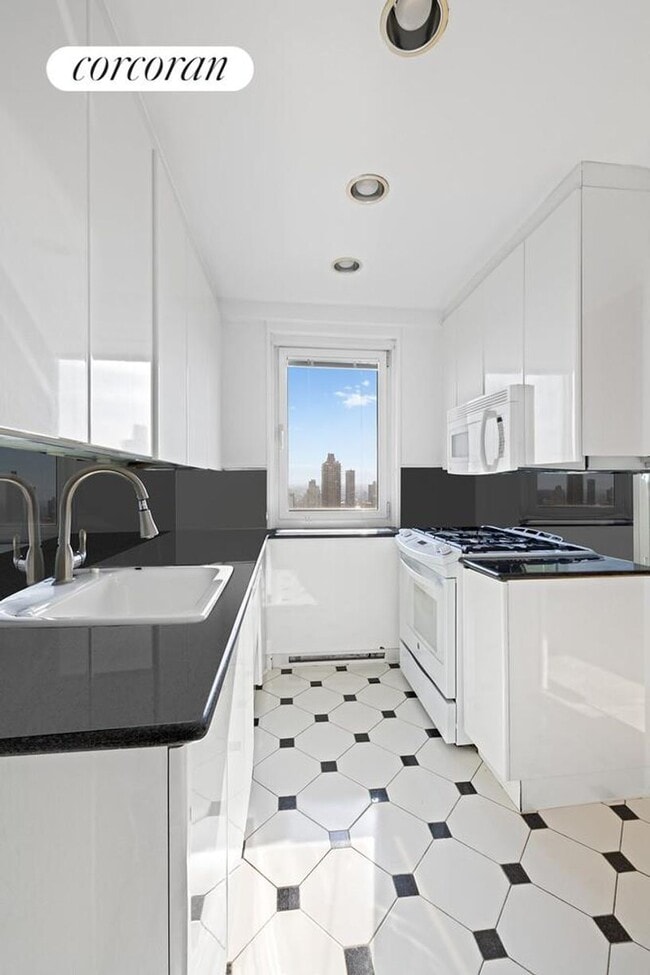 Photo - 45 E 89th St