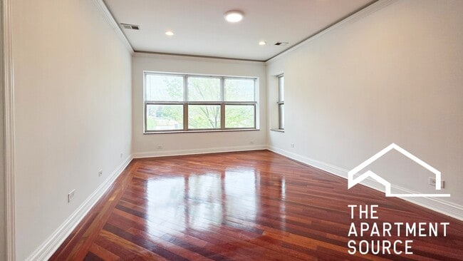 Building Photo - 7227 N Rogers Ave Unit 1