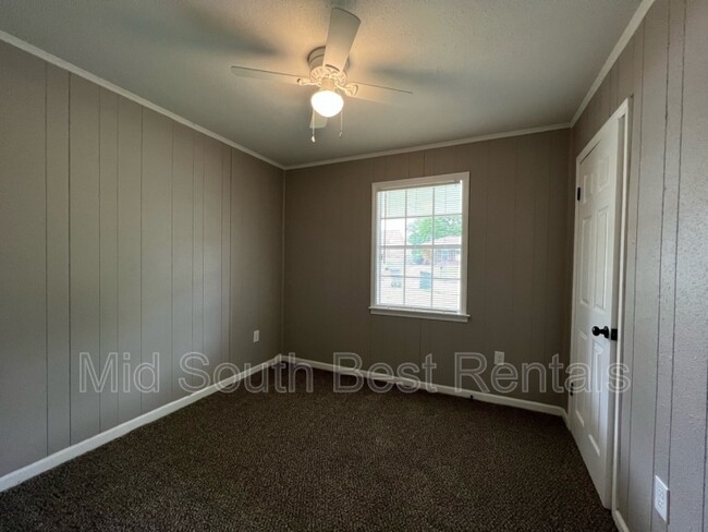 Photo - 2458 Chattering Ln