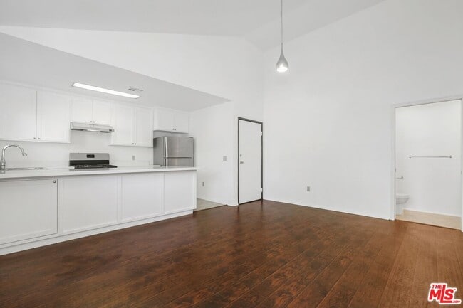 Photo - 1753 N Kenmore Ave