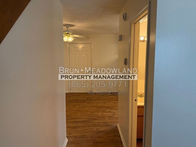 Photo - 1928 Meadowland Ln