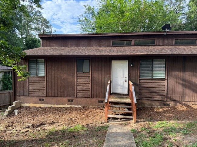 Building Photo - Newly remodeled Unit 2595