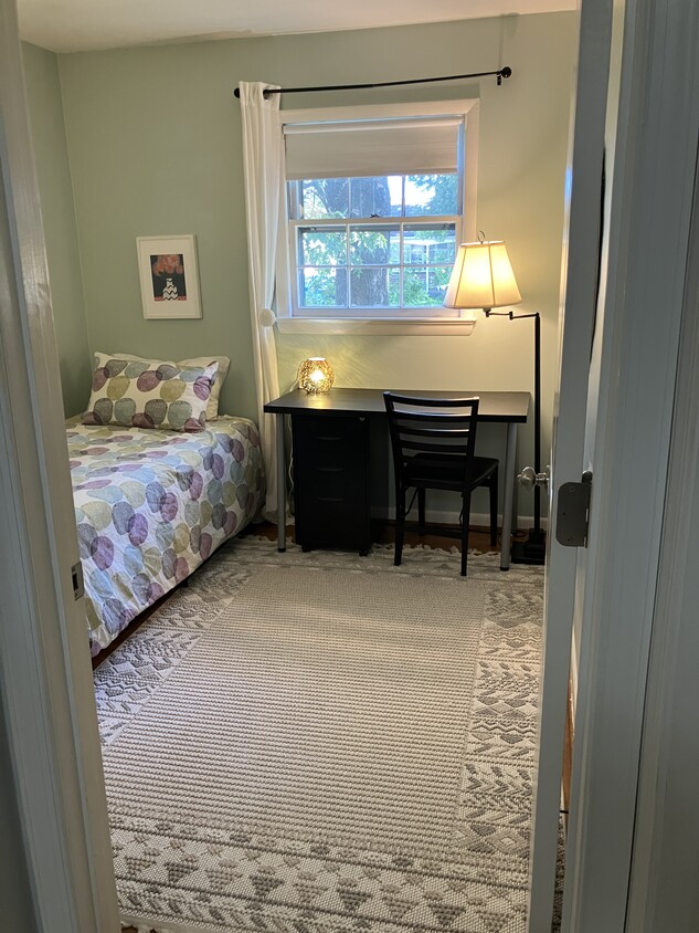 Furnished Private Room - 9718 48th Pl (College Park, MD)