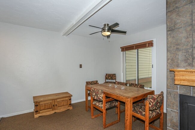Walk to everything! Partially Furnished! 6... - Walk to everything! Partially Furnished! 6...