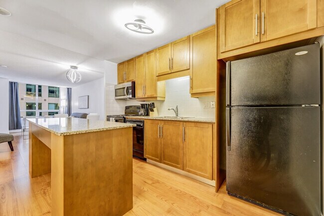 Photo - 265 Wellington St W Unit ID1050759P