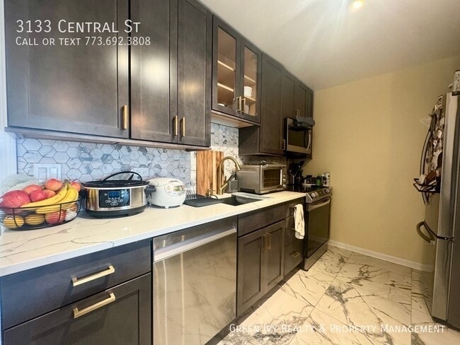 Photo - 3133 Central St