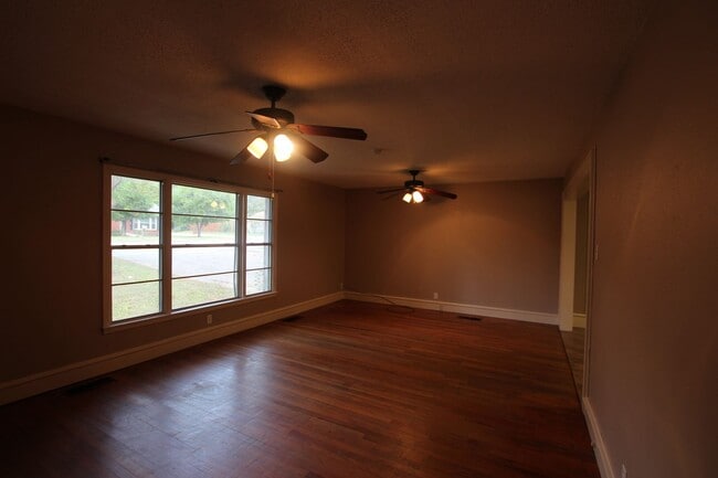 Photo - Charming 3 Bedroom 2 Bath Near TJC!