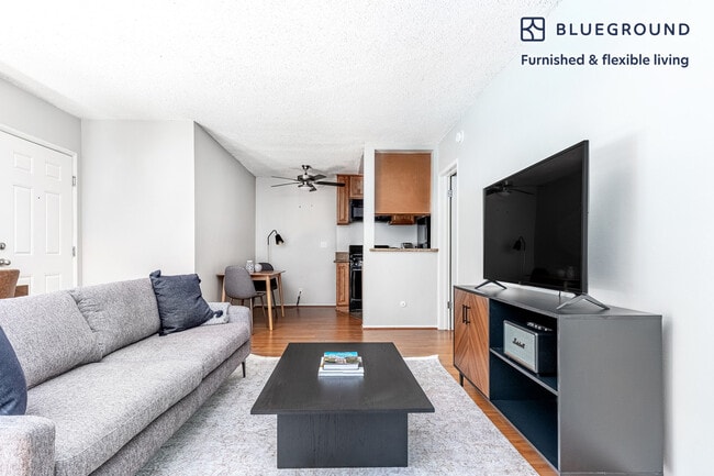 Photo - 14355 Huston St Unidad FL1-ID487