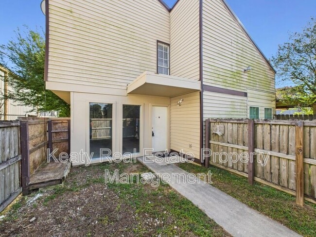 Building Photo - 201 Fox Run Ave