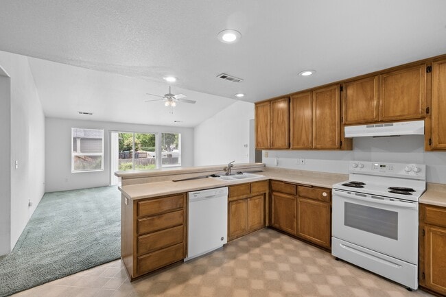Photo - 621 Shadow Wood Dr