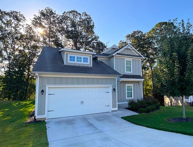 Building Photo - 173 Russell Way