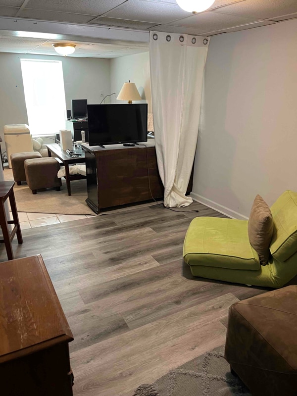 6013 12th Ave Unit Bsmt Studio