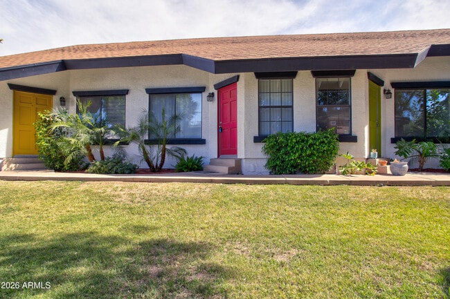 Photo - 2215 W Augusta Ave