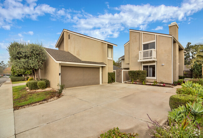 Building Photo - Updated Single Family Home With Detached S...