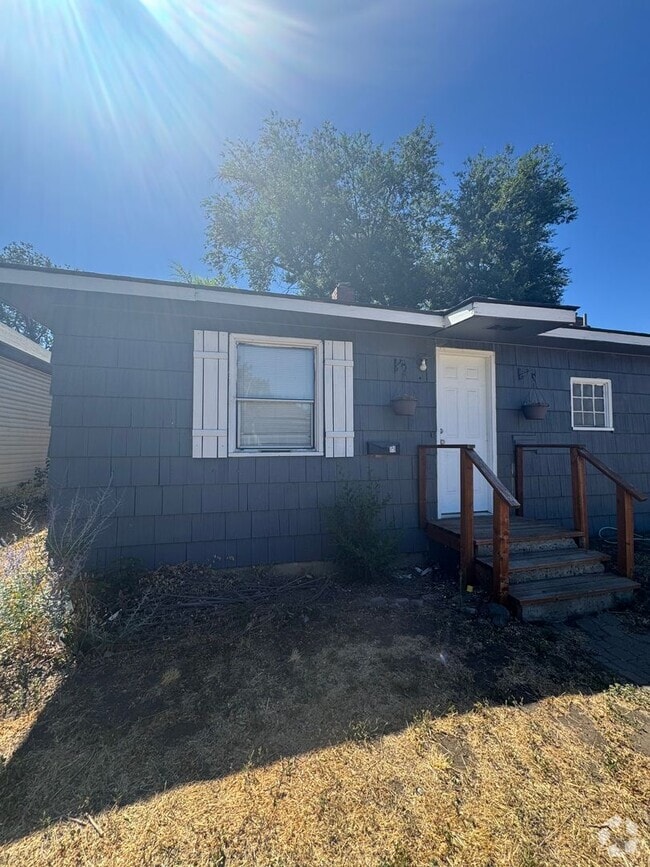 Building Photo - Pet-Friendly 1-Bedroom House