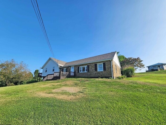 Photo - 2726 Stewartstown Rd
