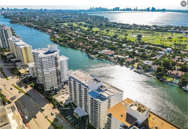 Building Photo - 5700 Collins Ave Unit 3N