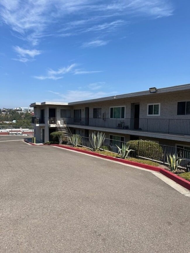 Building Photo - Move in Ready!  Available for immediate mo... Unit 49 Rental