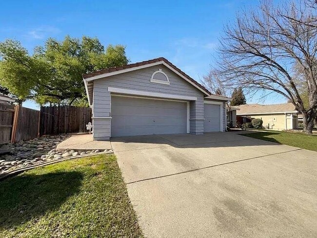 Photo - 1041 Shenencock Way