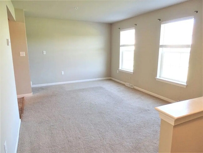 Photo - 945 Woodridge Dr