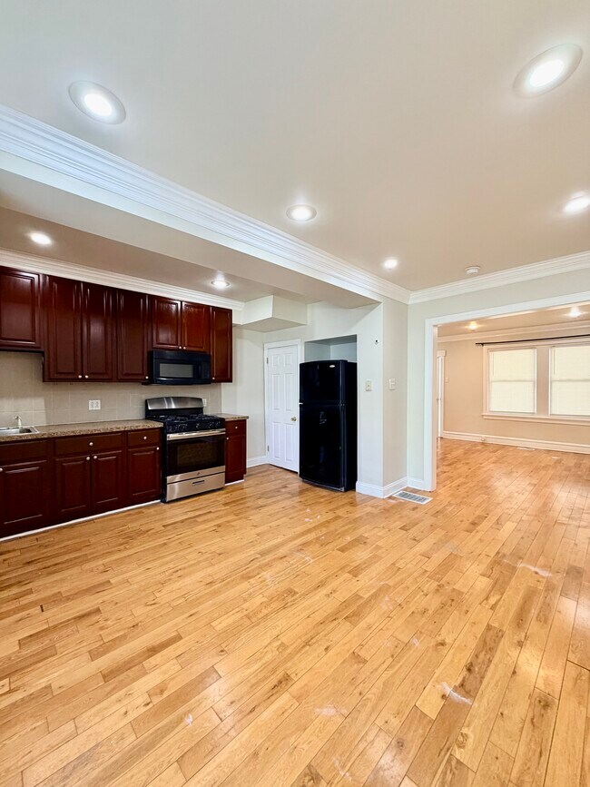 Photo - 2657 Bonnaffon St