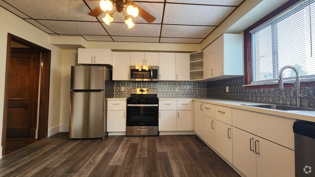 Building Photo - Now showing! Updated 4BR  1 bath house!