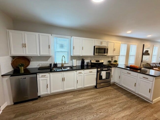 Photo - Fully Furnished And Updated 4 bedroom 2 ba...