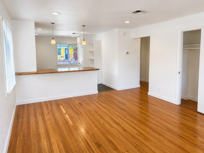 Building Photo - 326 Stewart St Unit 100