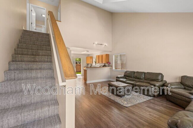 Building Photo - 306 Golden Valley Dr