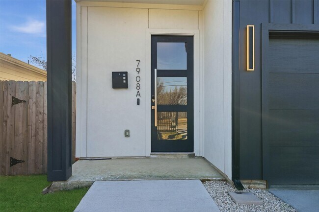 Photo - 7908 Brandon St