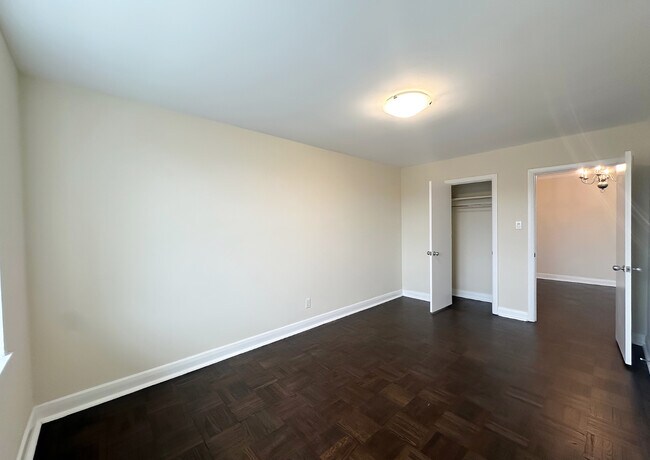 Photo - Riverview Plaza