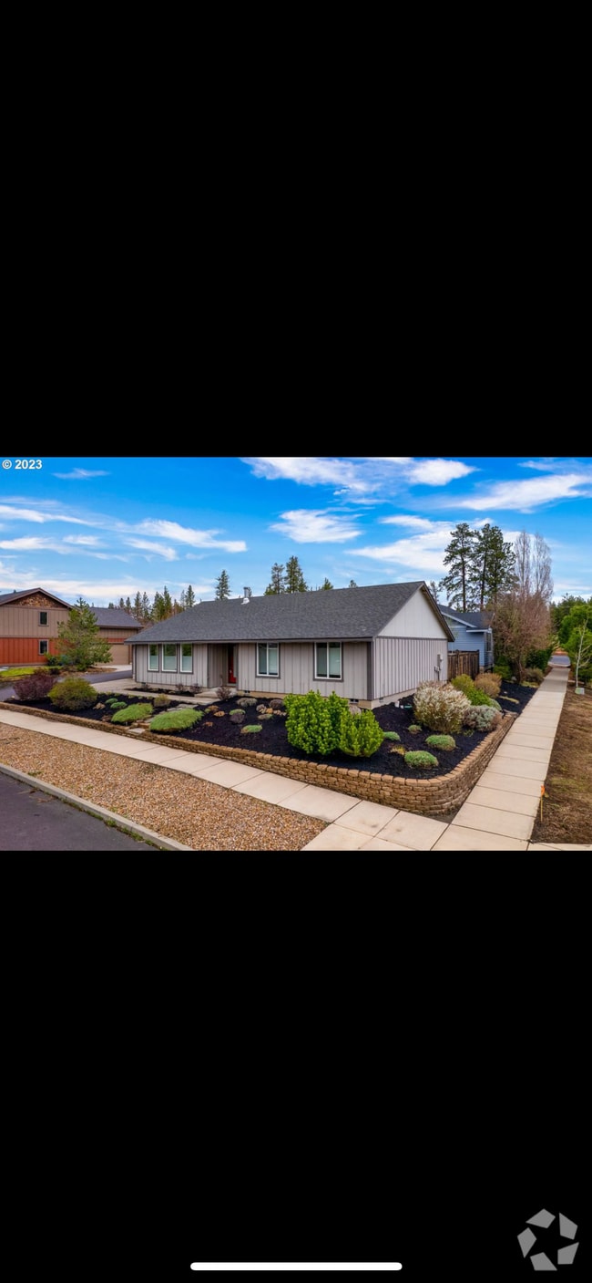 Building Photo - 3062 NW Kelly Hill Ct Rental